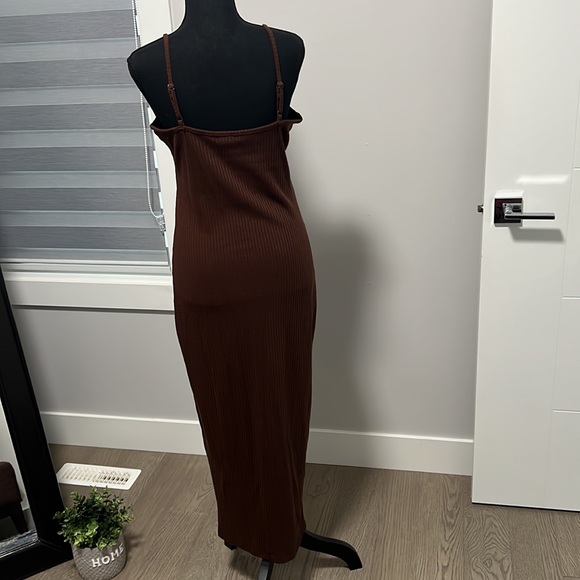 Brown Dress - Picture 3 of 6